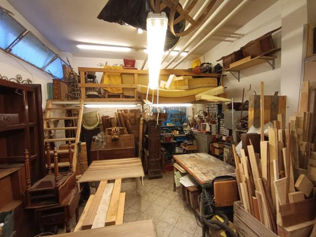 Locale Commerciale in vendita a Coverciano, Firenze