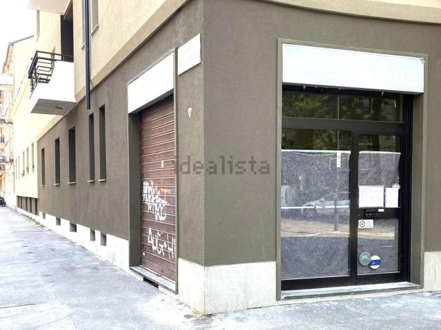 Locale Commerciale in vendita a Municipio 7, Milano