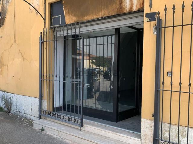 Locale Commerciale in vendita a Sora, Frosinone