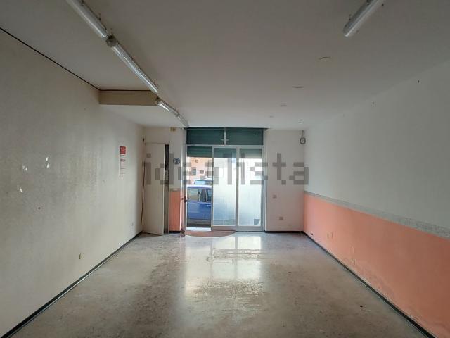Locale Commerciale in vendita a Puglia, Lecce