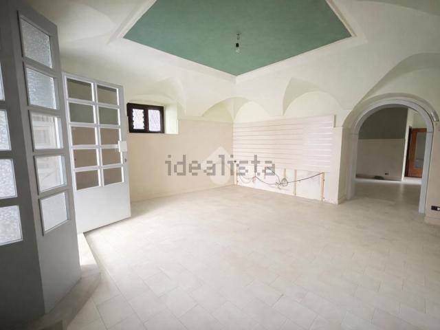 Locale Commerciale in vendita a Carobbio Degli Angeli, Lombardia