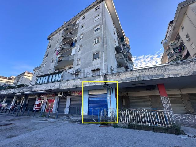 Locale Commerciale in vendita a Rione 219, Melito Di Napoli