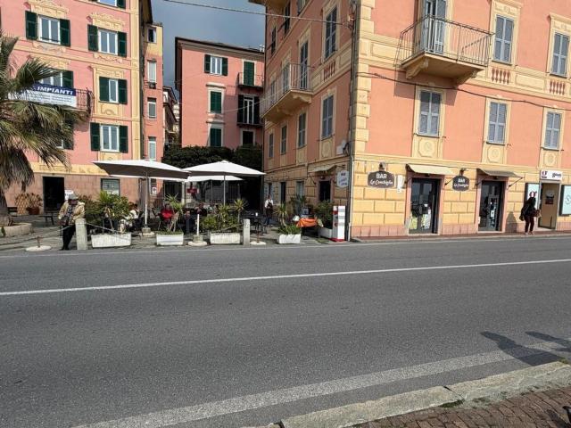 Locale Commerciale in vendita a Varazze, Liguria