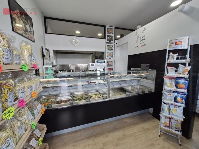 Locale Commerciale in vendita a Puglia, Lecce
