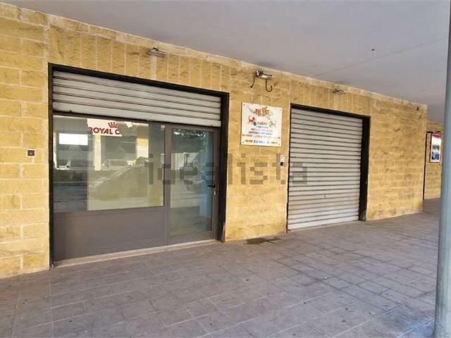 Locale Commerciale in vendita a Puglia, Bari