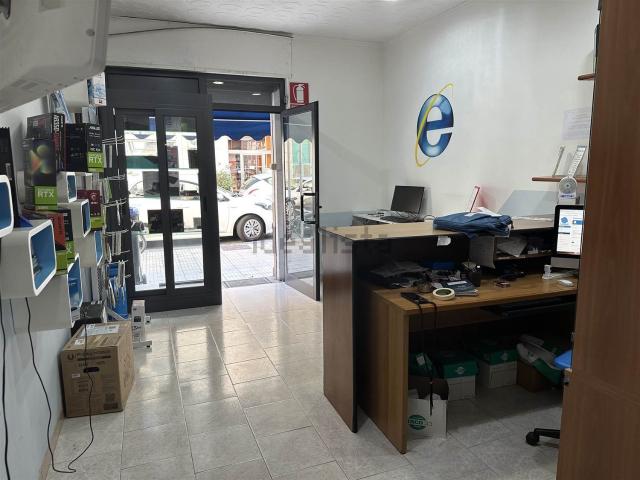 Locale Commerciale in vendita a IV Circoscrizione, Messina