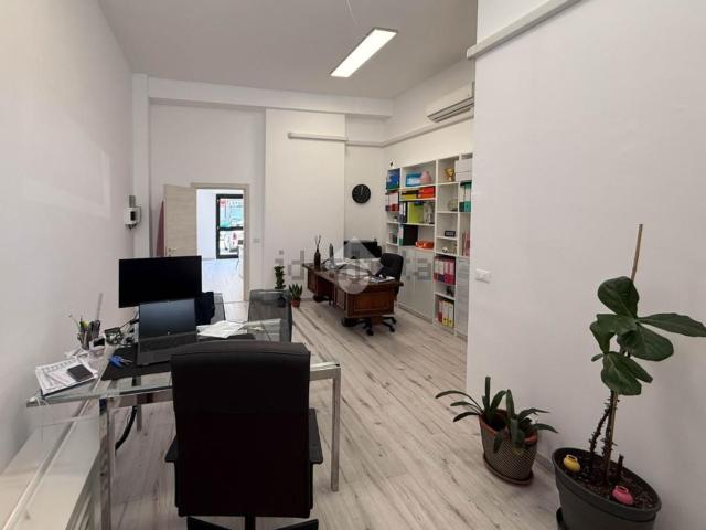 Locale Commerciale in vendita a Borgolombardo, San Giuliano Milanese