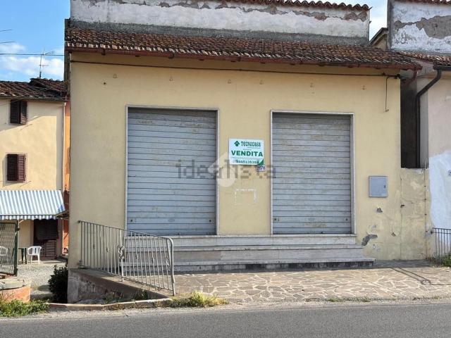 Locale Commerciale in vendita a Bagni Di Lucca Ponte, Toscana