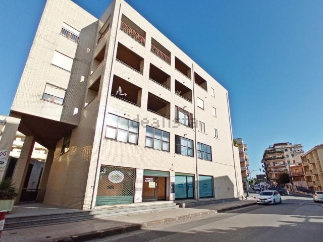 Locale Commerciale in vendita a Cappuccini, Cala Di Volpe