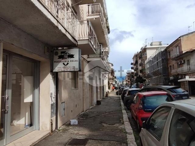 Locale Commerciale in vendita a San Silvestro, Cassino