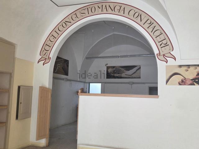 Locale Commerciale in vendita a Puglia, Lecce