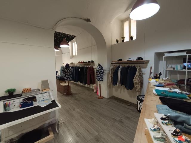 Locale Commerciale in vendita a Città Giardino, Terni