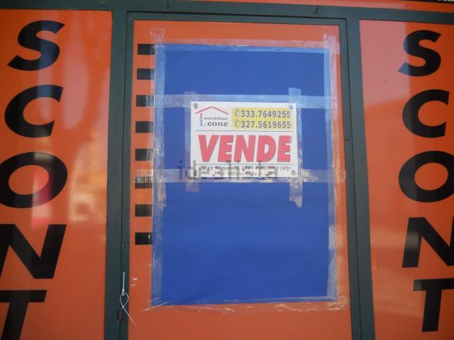 Locale Commerciale in vendita a Avezzano, Abruzzo