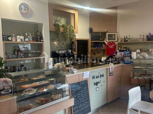 Locale Commerciale in vendita a Unione di Comuni della Romagna Forlivese, Quattro