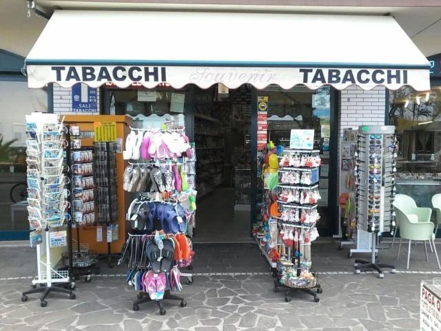 Locale Commerciale in vendita a Rimini, Reggio Emilia