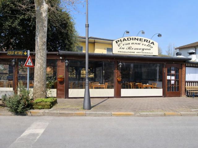 Locale Commerciale in vendita a Valverde, Cesenatico