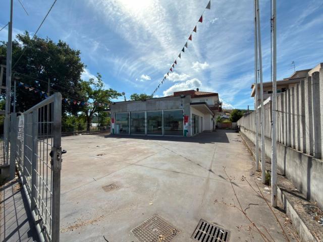 Locale Commerciale in vendita a Bivio Casone, Moscufo