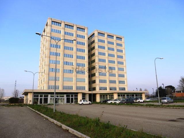 Locale Commerciale in vendita a Chiusura, Imola