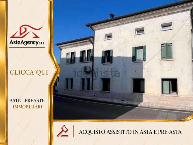 Locale Commerciale in vendita a Ciano del Montello, Crocetta del Montello