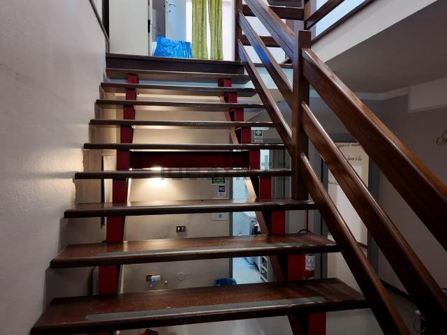 Locale Commerciale in vendita a Colline Matildiche, Re