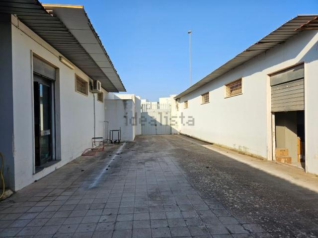 Locale Commerciale in vendita a Puglia, Lecce