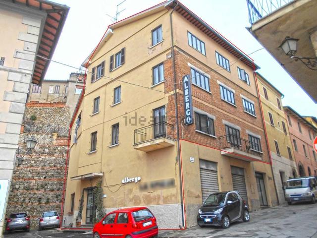 Locale Commerciale in vendita a Centro, Chiusi