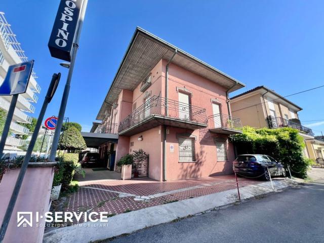Locale Commerciale in vendita a Rimini, Reggio Emilia