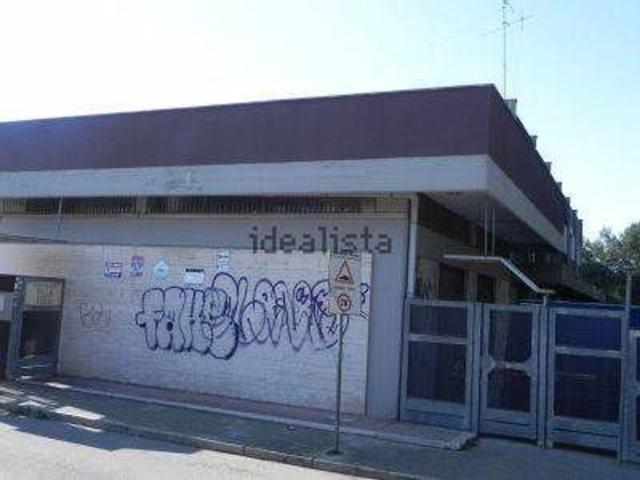 Locale Commerciale in vendita a Municipio 4, Puglia