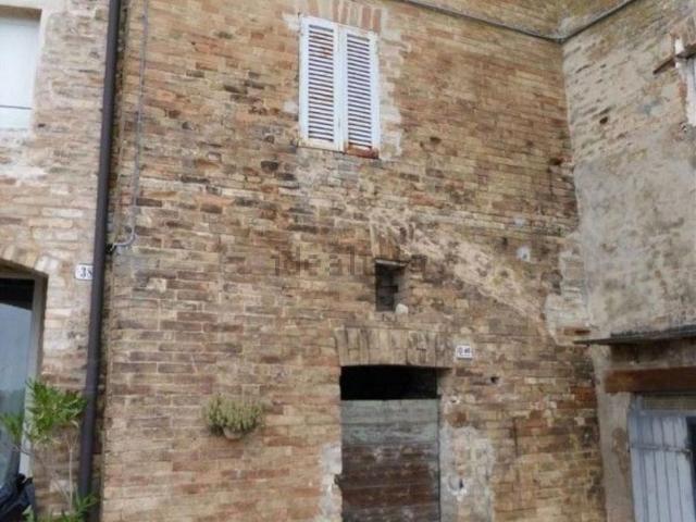 Locale Commerciale in vendita a Marche, Fermo