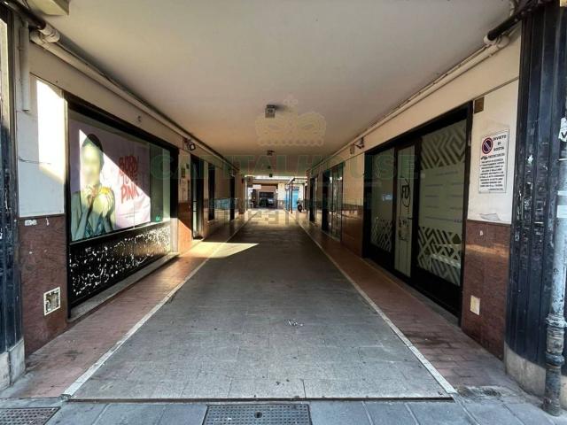 Locale Commerciale in vendita a Avellino, Campania