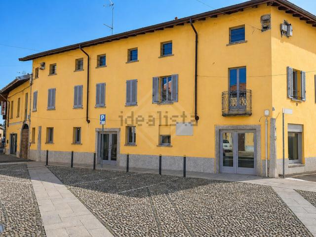 Locale Commerciale in vendita a Samarate, Lombardia