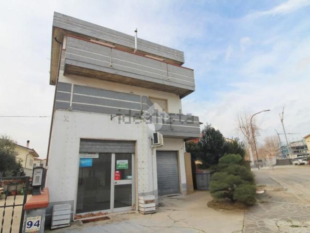 Locale Commerciale in vendita a Giulianova, Abruzzo