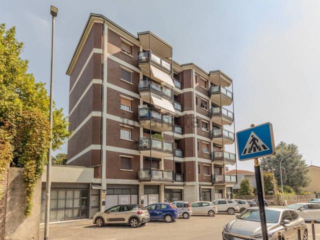 Locale Commerciale in vendita a Meda, Monza e della Brianza