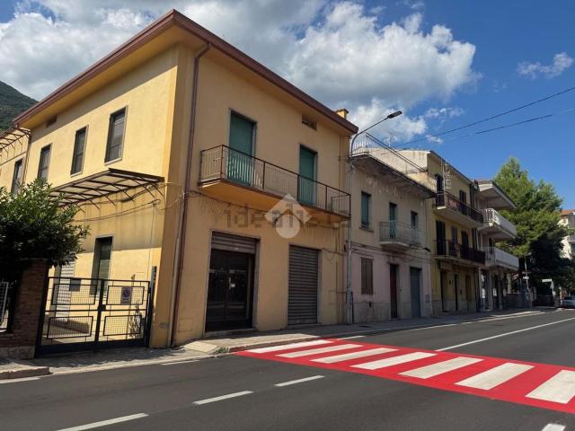 Locale Commerciale in vendita a Venafro, Molise