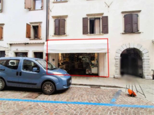 Locale Commerciale in vendita a Tolmezzo, Friuli-Venezia Giulia
