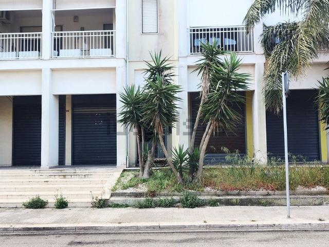 Locale Commerciale in vendita a Casale, Puglia