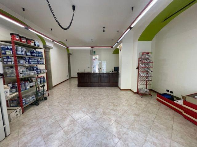 Locale Commerciale in vendita a Pesiago, Oggiono