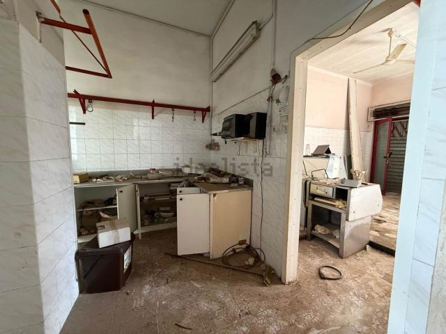 Locale Commerciale in vendita a Puglia, Lecce