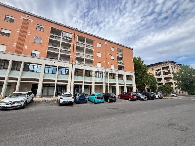 Locale Commerciale in vendita a Goretti, Latina