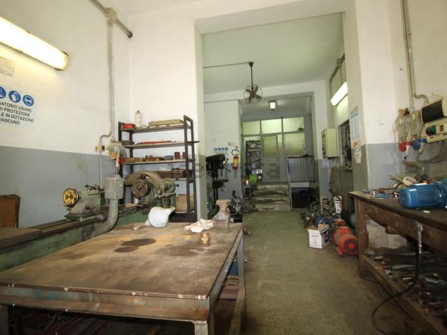 Locale Commerciale in vendita a Borgo-Sanzio, Catania