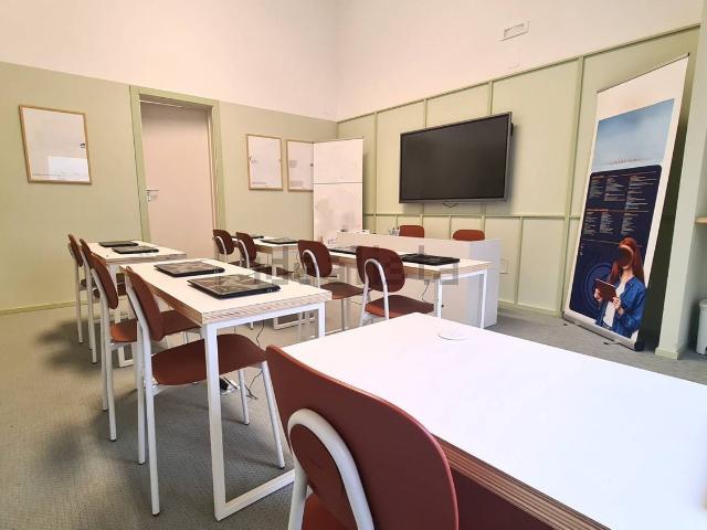 Locale Commerciale in vendita a Puglia, Taranto