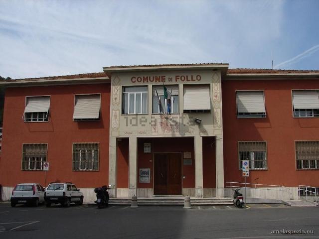 Locale Commerciale in vendita a Follo, Liguria