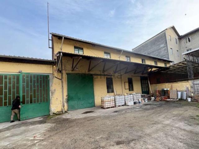 Locale Commerciale in vendita a Centro, Piemonte