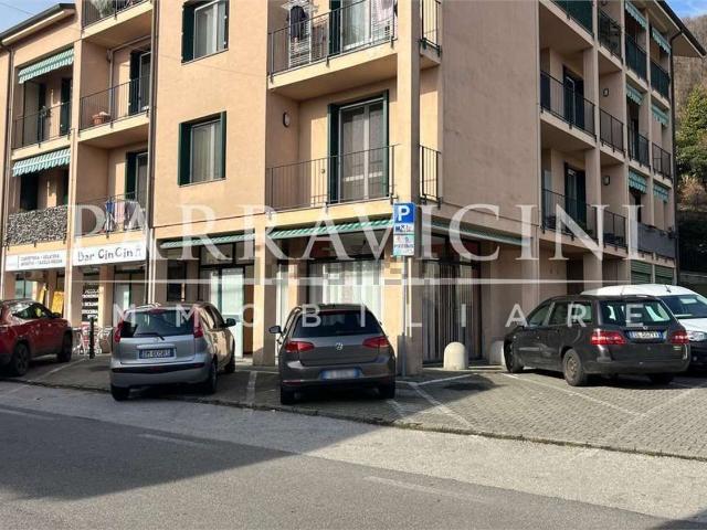 Locale Commerciale in vendita a Albavilla, Lombardia