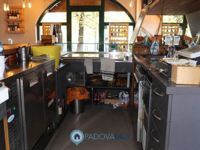 Locale Commerciale in vendita a Padova