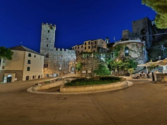 Locale Commerciale in vendita a Le Grazie, Portovenere