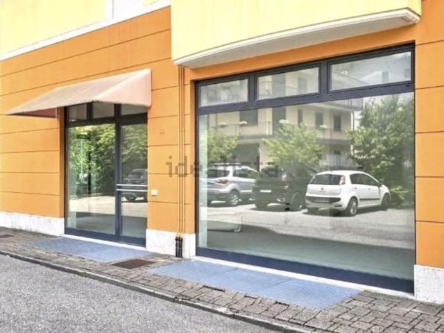 Locale Commerciale in vendita a Chiampo, Veneto