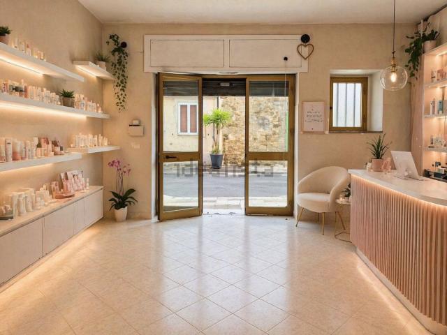 Locale Commerciale in vendita a Prignano Cilento, Campania