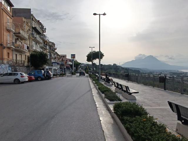 Locale Commerciale in vendita a Campofelice Di Roccella, Sicilia
