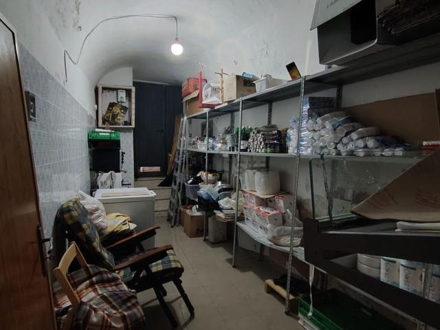 Locale Commerciale in vendita a Montelepre, Sicilia
